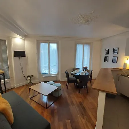 Superb Cozy & Spacious - 12th