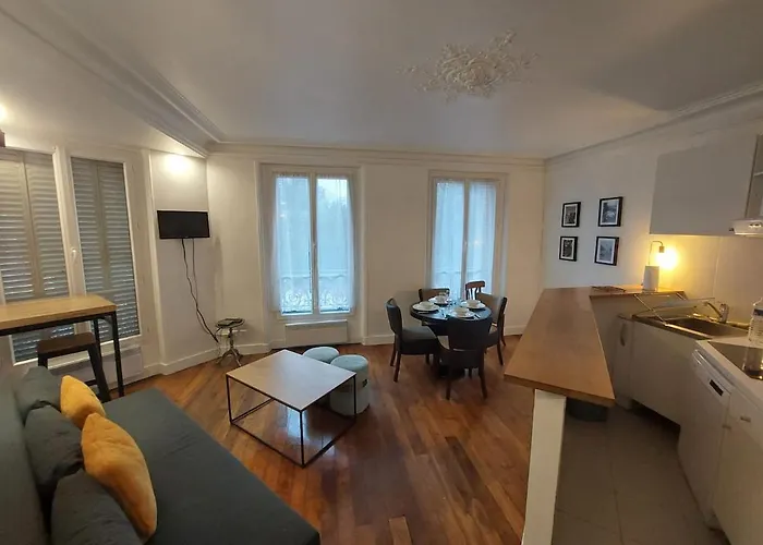 Superb Cozy & Spacious - 12th