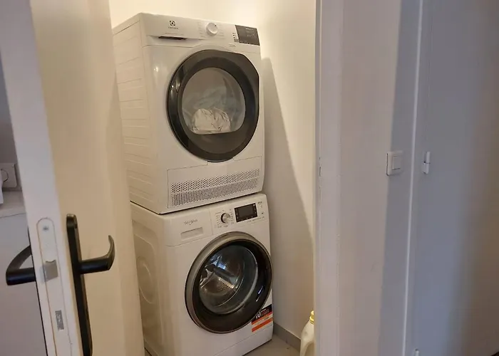 Superb Cozy & Spacious - 12th *