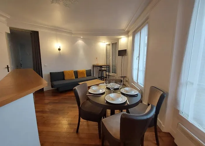 Superb Cozy & Spacious - 12th